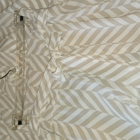 Chevron print palazzo pants. - Picture 3 of 7